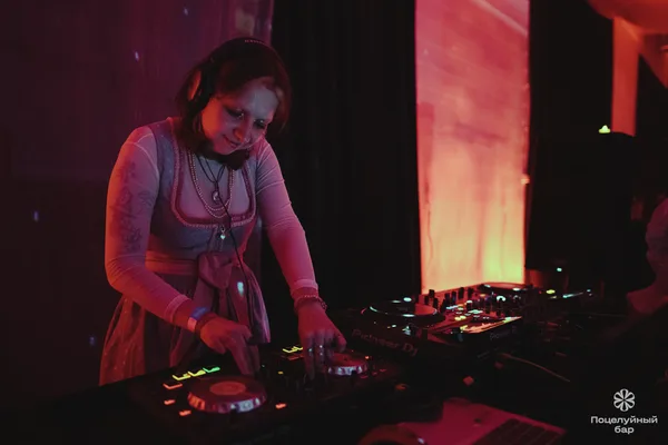 Поцелуйный Бар